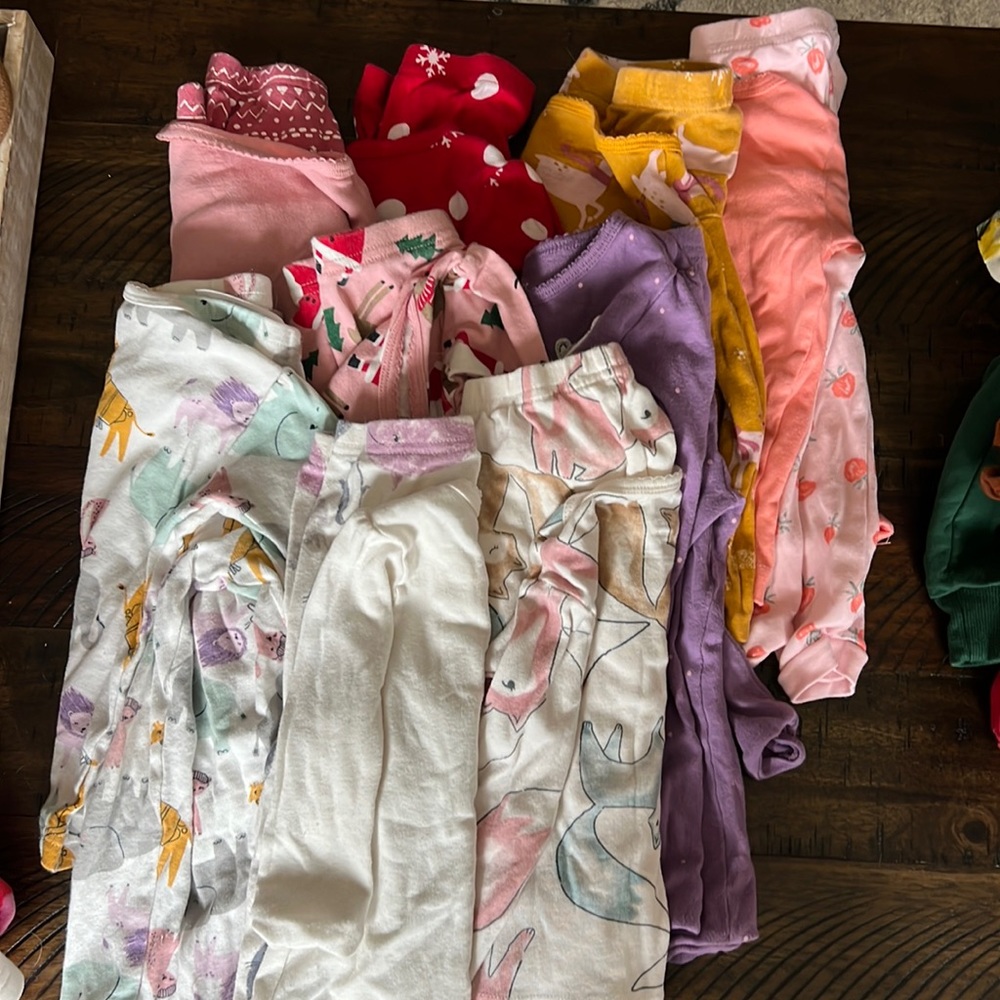 9 pairs of Carter’s girls pajama sets size 18 months